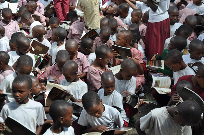 Children reading Lucky the Wildebeest book