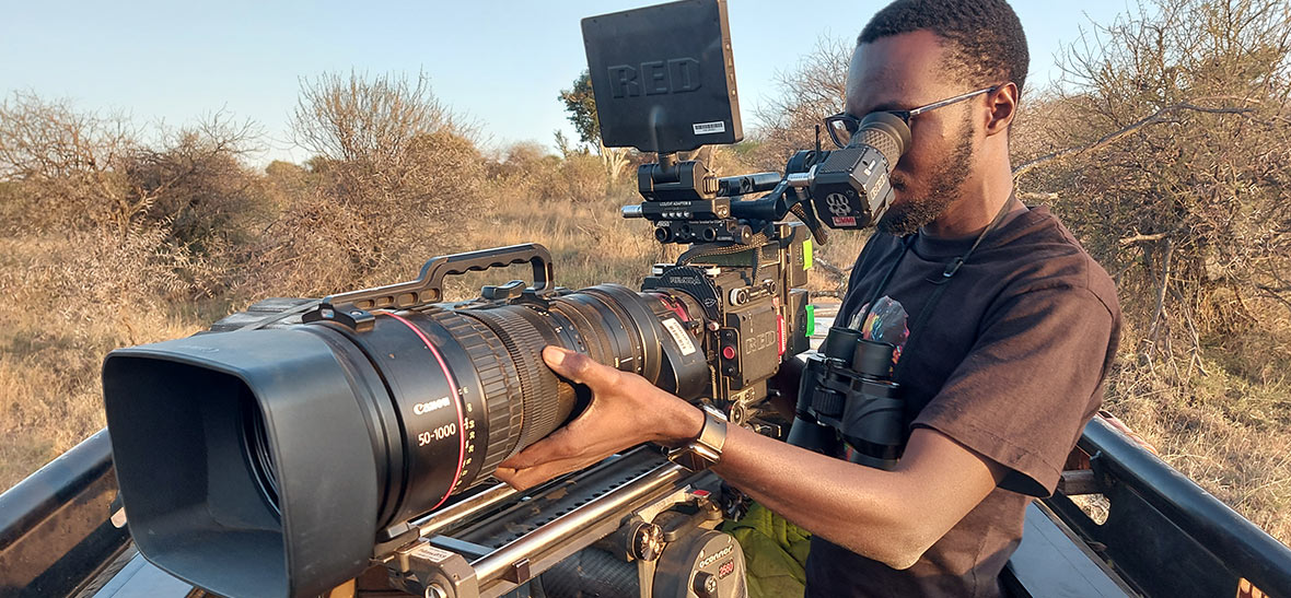 Photo of ACV fellow Maurice Oniang'o in the field