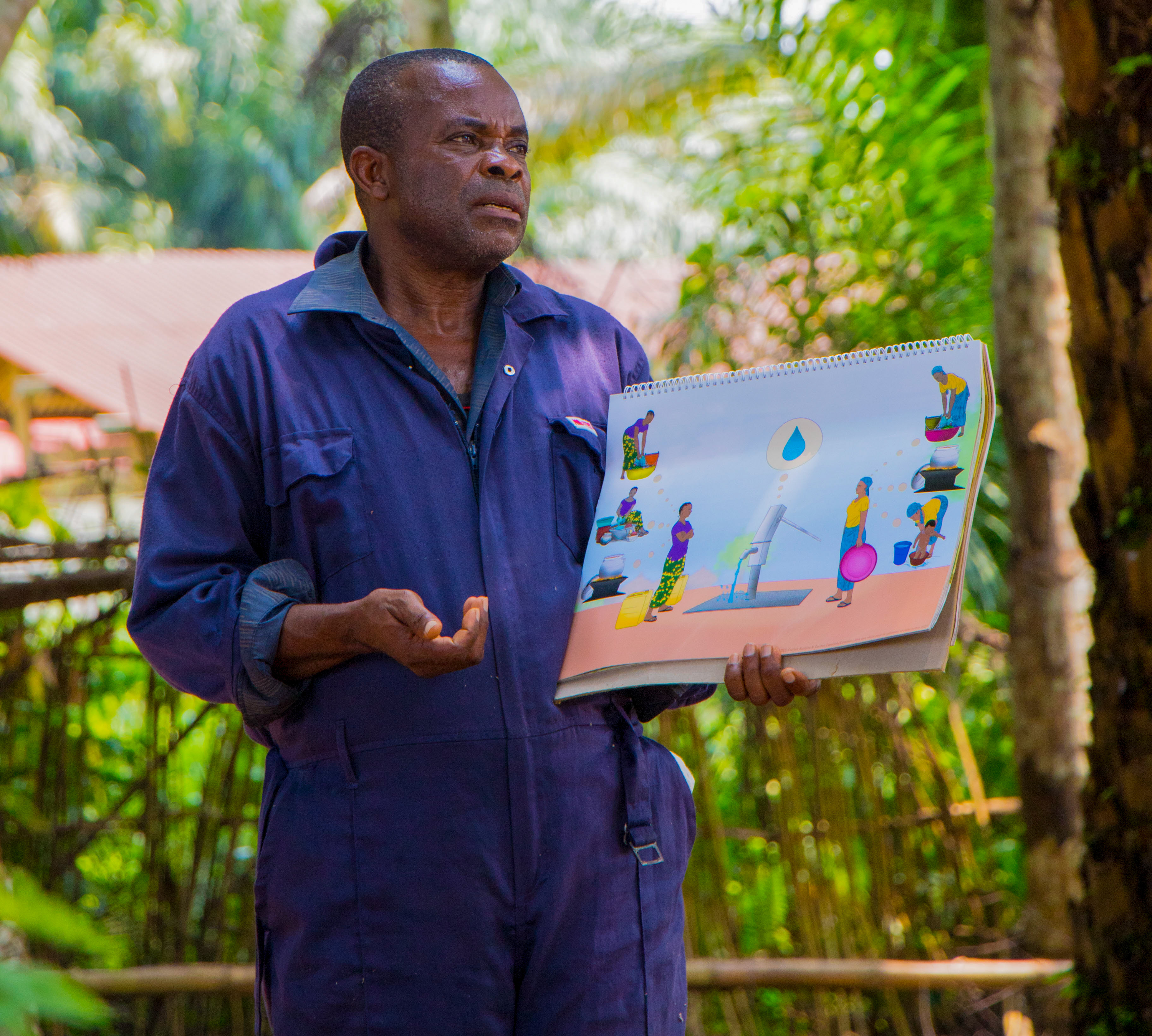 Jean Ayolo Yokolo during one of his presentations in Likunduamba
