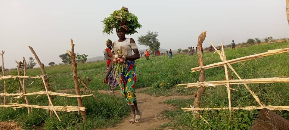 Haoua Ousmanou carries home vegetables which she will use to cook for her children.