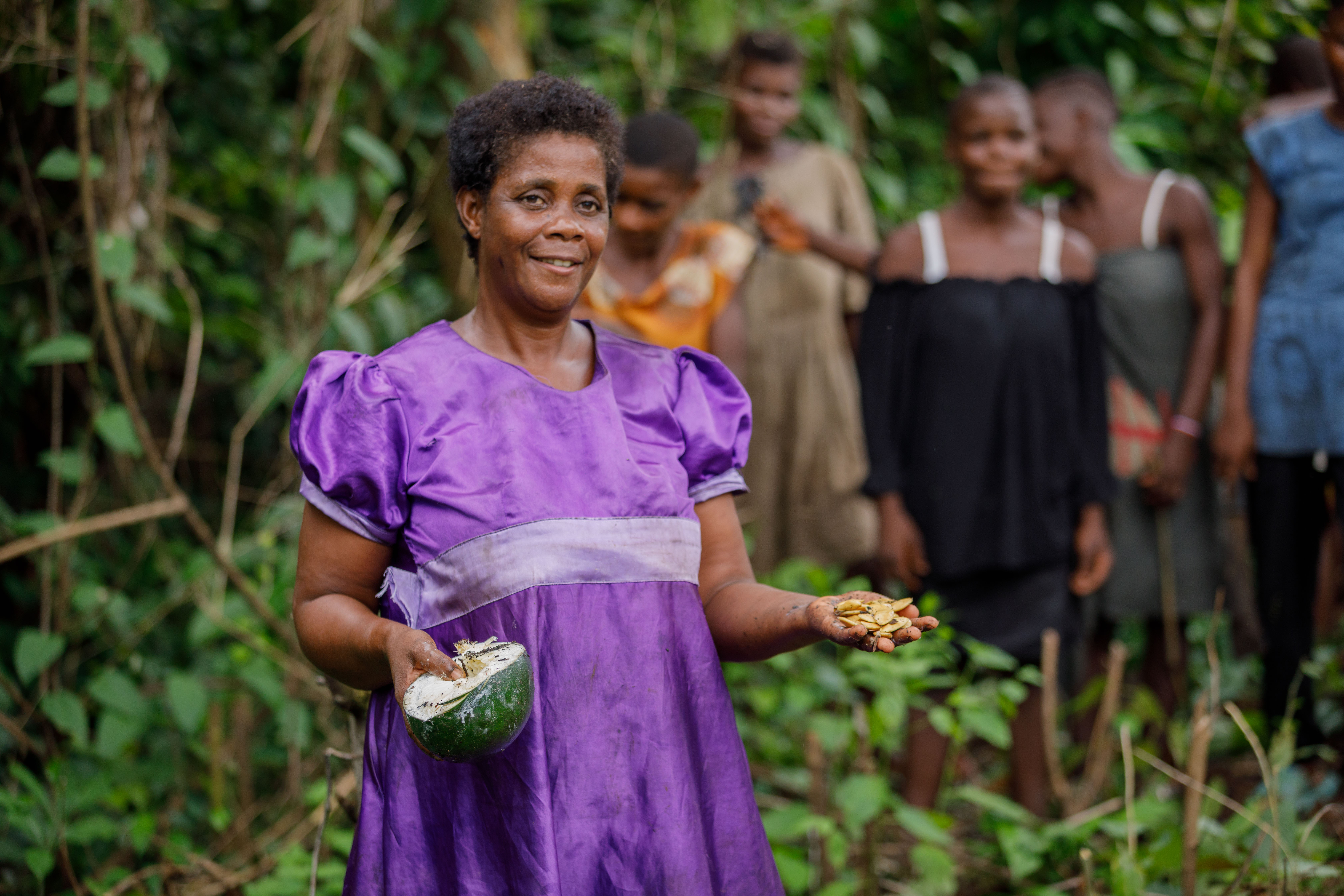 Caroline teaches her local community about sustainable harvesting. © Vanilla Boi Studios