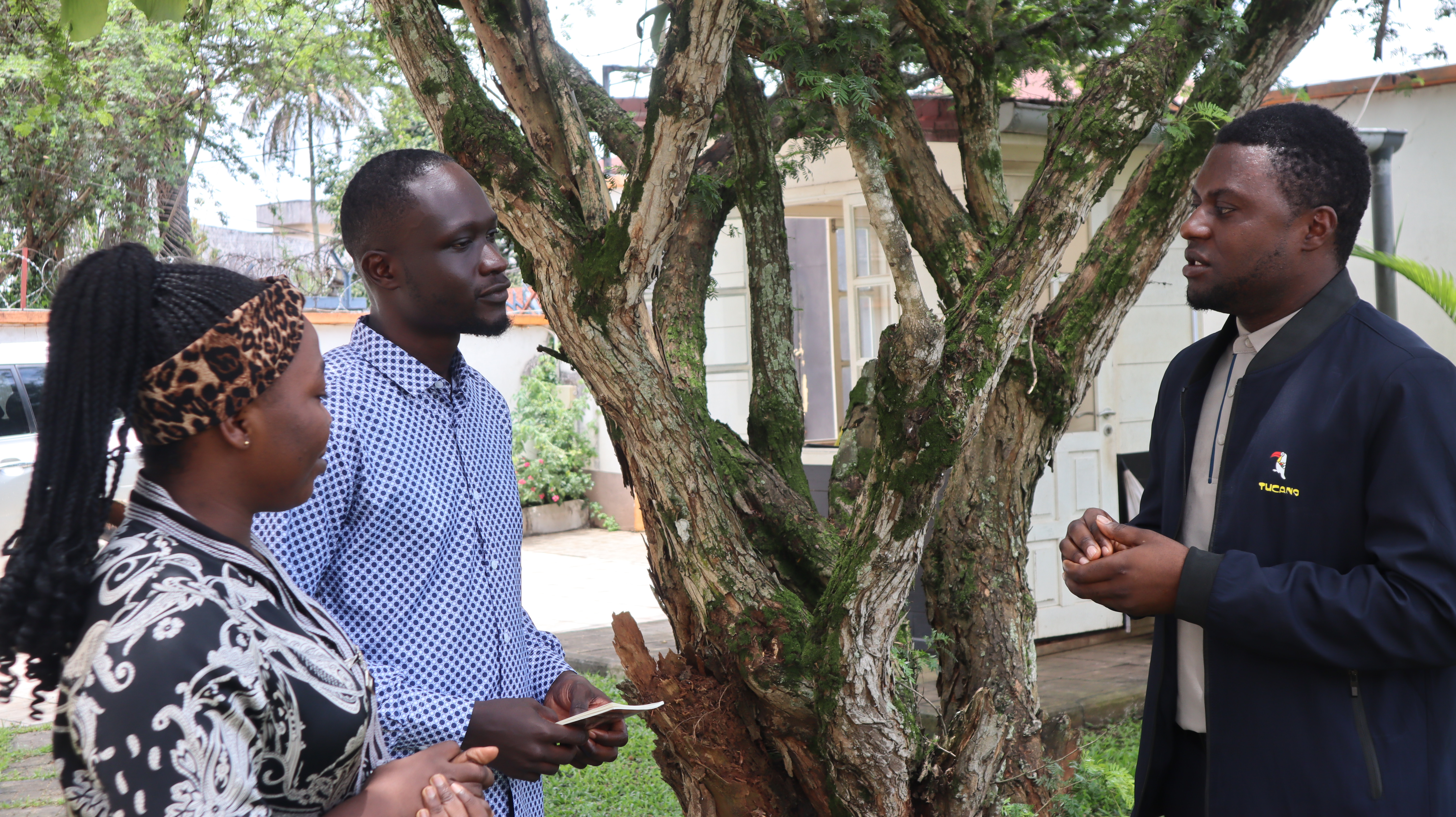 Engaging young voices in conversation to bridge the gap between history, conservation, and youth-led community action. © AWF