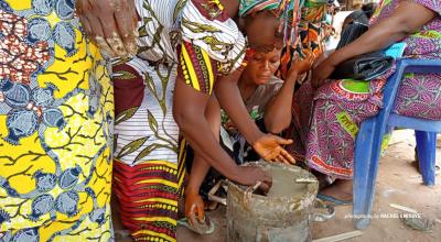 DRC women making fuel-efficient cookstoves