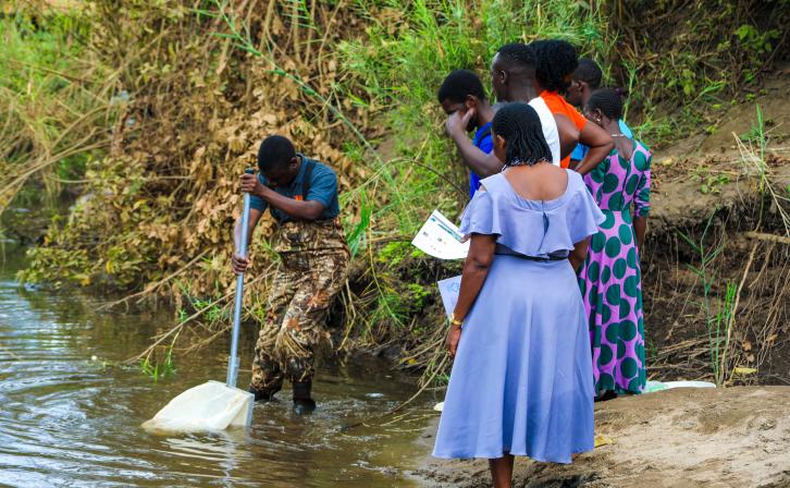 Members of the Ruipa Water Users Association conduct river health bioassessment, using aquatic organisms to understand the condition of the Londo River and guide restoration where it matters most.