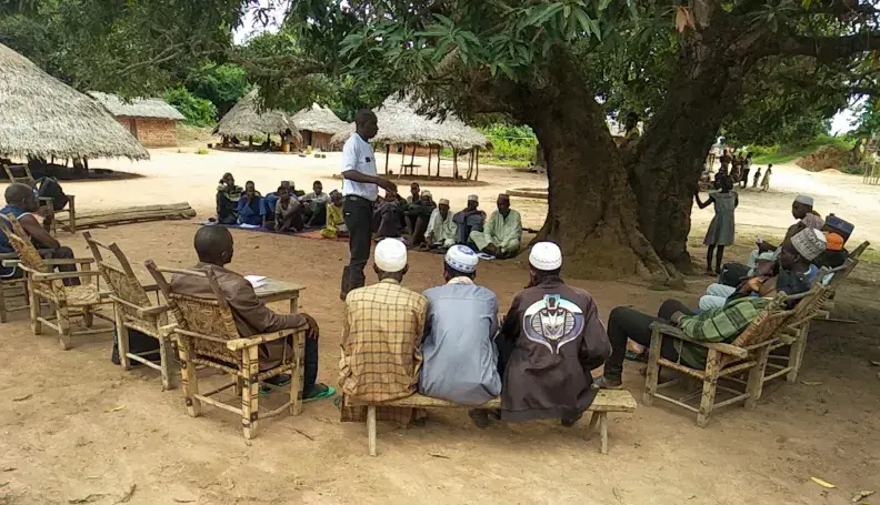 Awareness-raising of Mbororo transhumant herders in the Bili-Uere village, together with  community leaders 