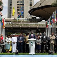 Heads of state in the courtyard of the summit.