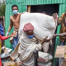 Photo of community members in Ethiopia receiving emergency food donation