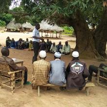 Raising awareness of Mbororo transhumant herders in Bili-Uélé, together with community leaders.