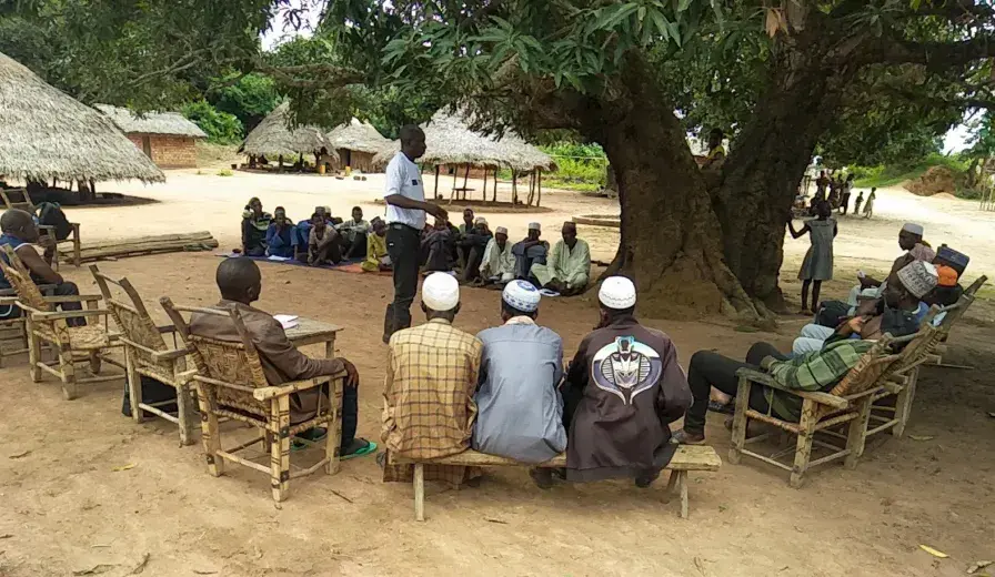 Raising awareness of Mbororo transhumant herders in Bili-Uélé, together with community leaders.
