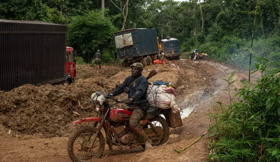 A section of road between the Bili-Uélé landscape and Buta, the provincial capital of Bas-Uélé.
