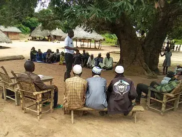 Awareness-raising of Mbororo transhumant herders in the Bili-Uere village, together with  community leaders 